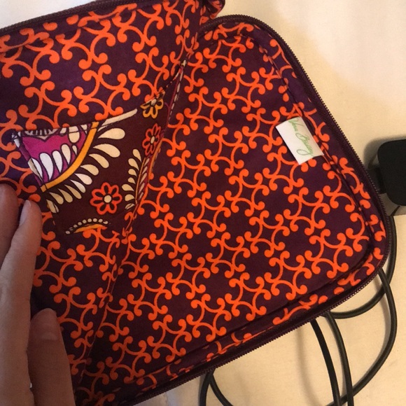 Kindle fire and case - Picture 5 of 7